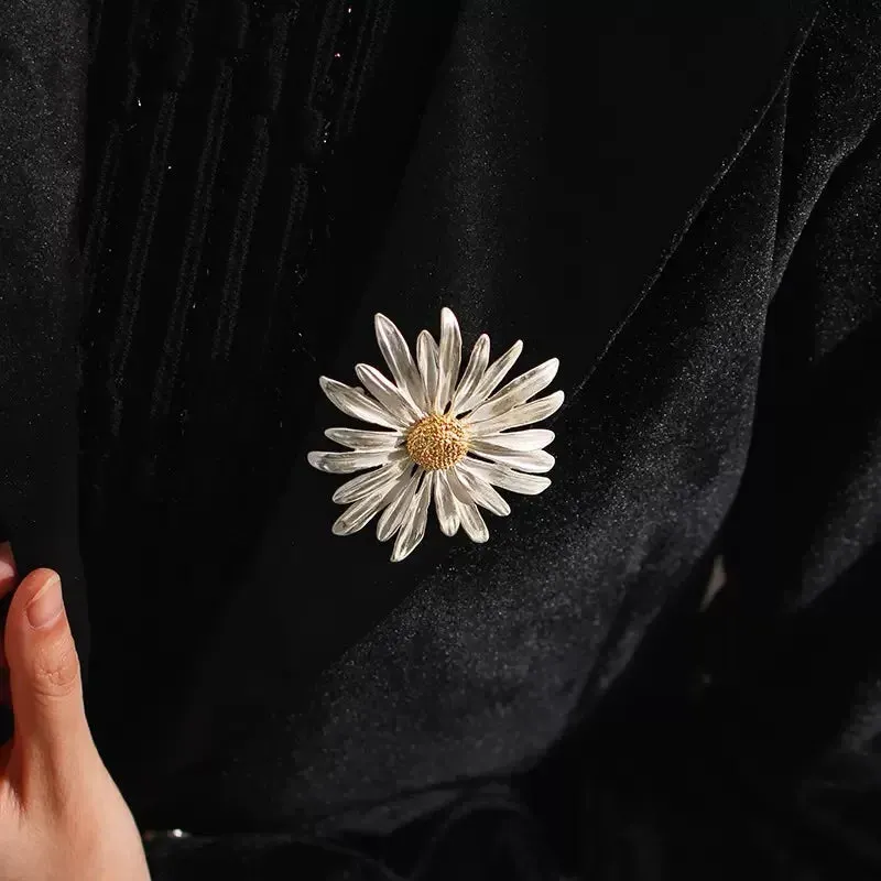 Asuman Rhinestone Brooch Pin