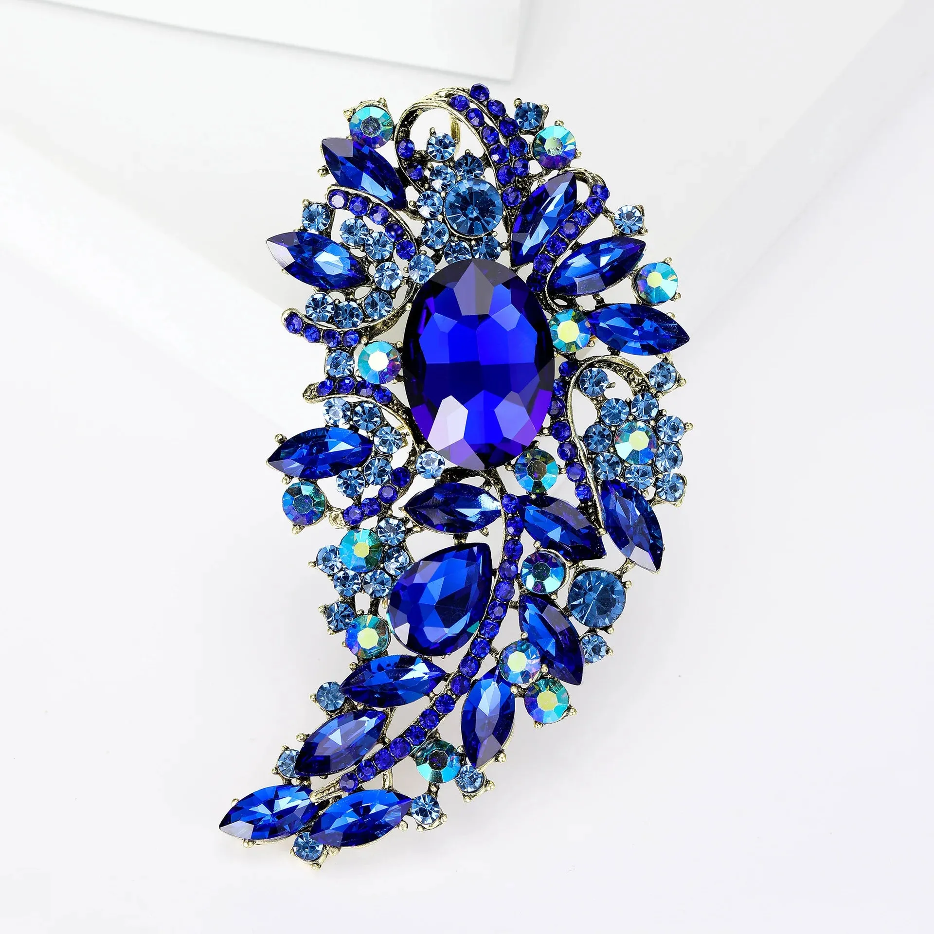 Malha Leather Brooch Pin