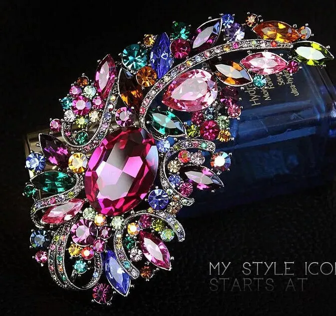 Malha Leather Brooch Pin